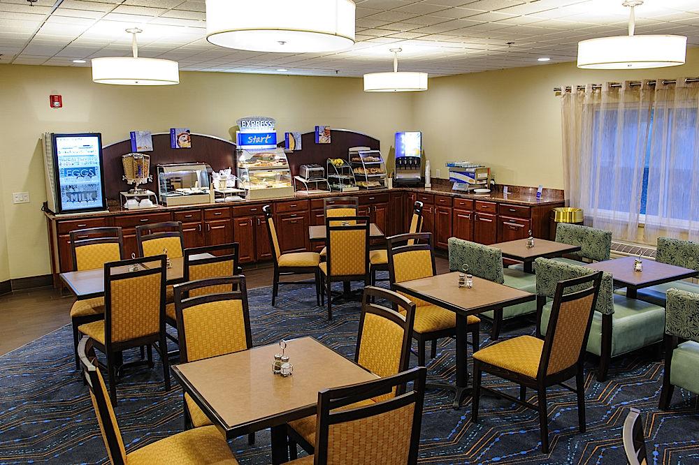 Holiday Inn Express - Ludlow - Chicopee Area By Ihg Εξωτερικό φωτογραφία