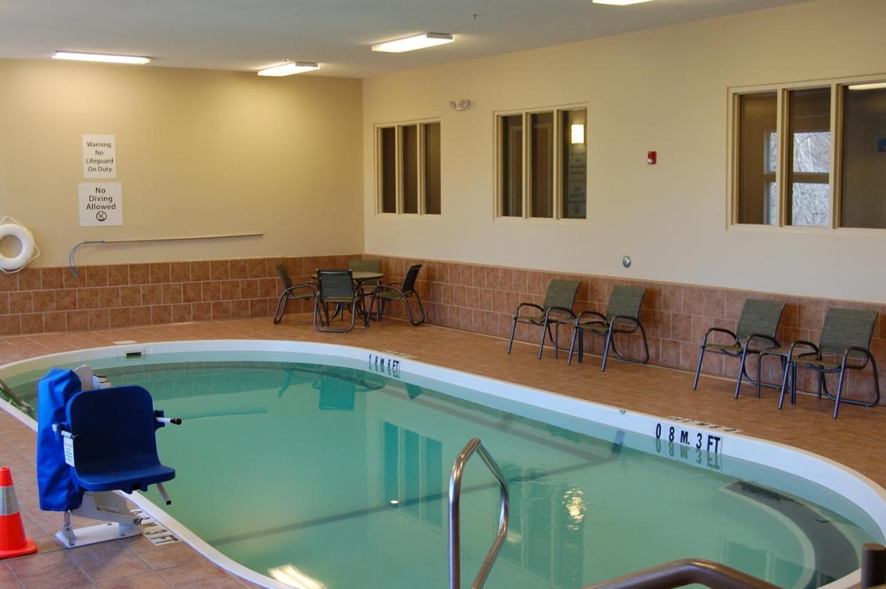 Holiday Inn Express - Ludlow - Chicopee Area By Ihg Εξωτερικό φωτογραφία