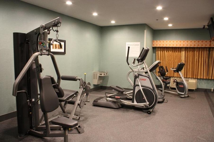 Holiday Inn Express - Ludlow - Chicopee Area By Ihg Εξωτερικό φωτογραφία