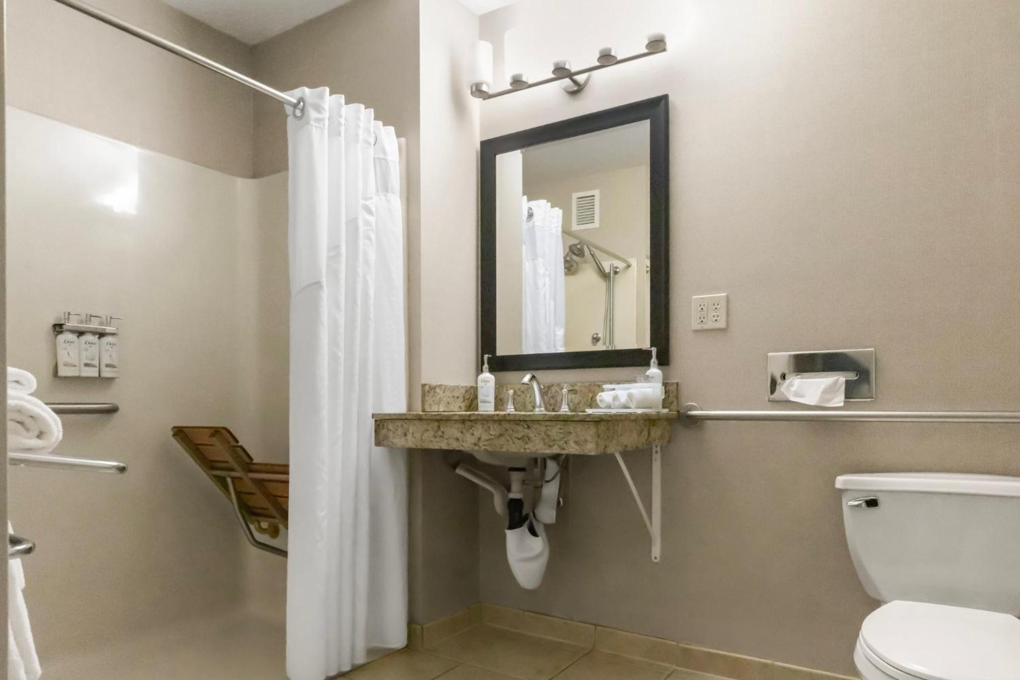 Holiday Inn Express - Ludlow - Chicopee Area By Ihg Εξωτερικό φωτογραφία