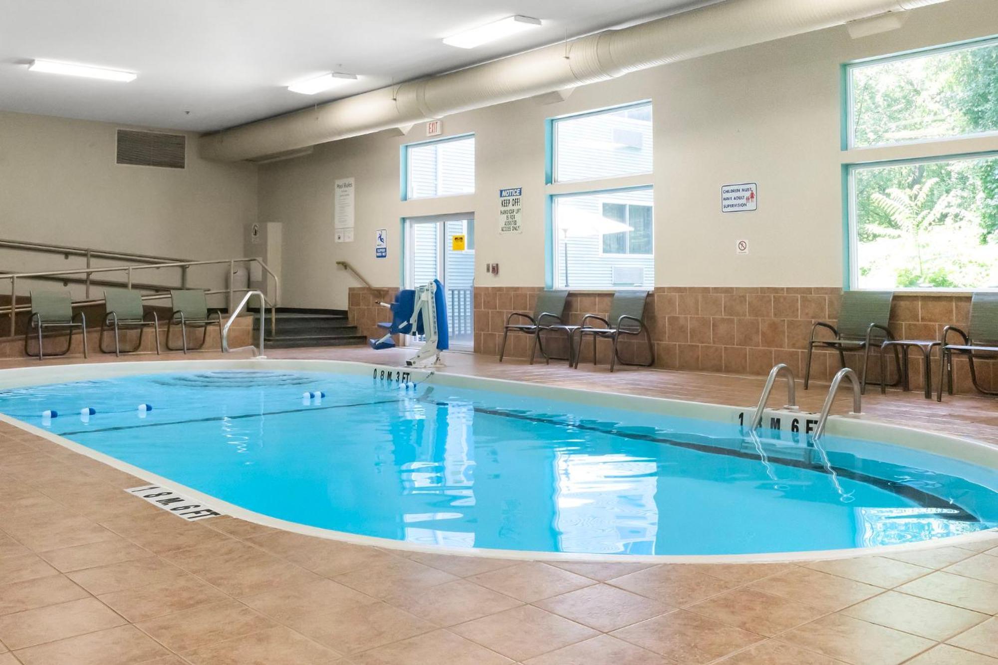 Holiday Inn Express - Ludlow - Chicopee Area By Ihg Εξωτερικό φωτογραφία