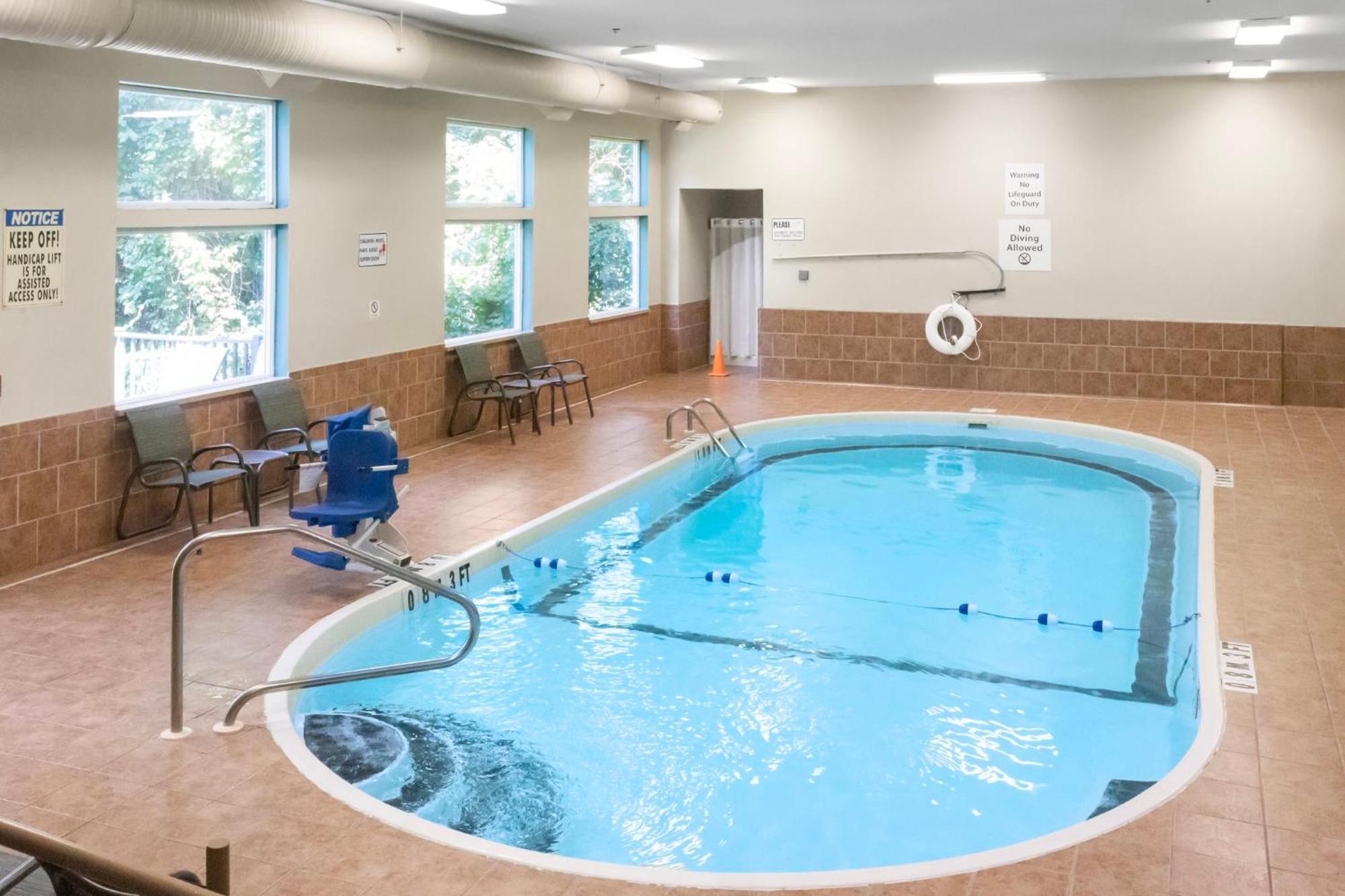 Holiday Inn Express - Ludlow - Chicopee Area By Ihg Εξωτερικό φωτογραφία