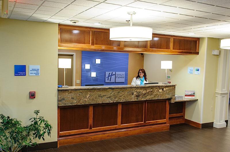 Holiday Inn Express - Ludlow - Chicopee Area By Ihg Εξωτερικό φωτογραφία
